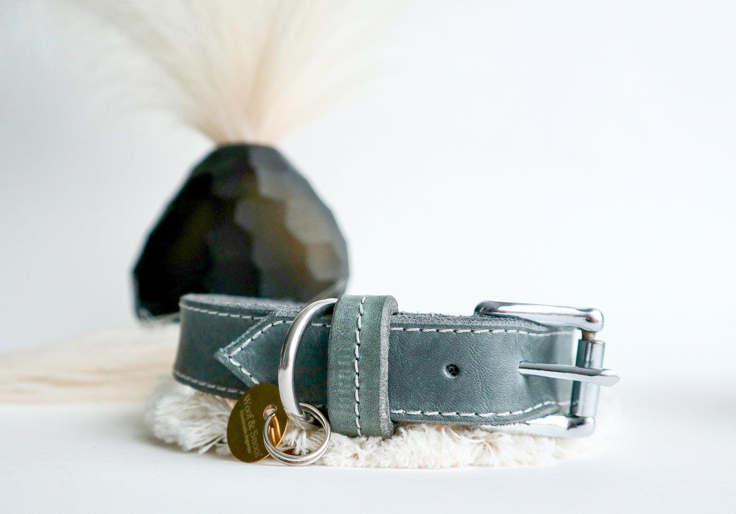 Halsband leder grijs